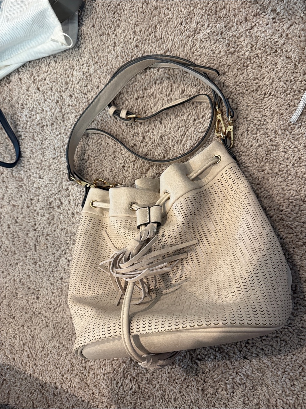 Moda Luxe Cream Drawstring Bucket Bag with Tassel